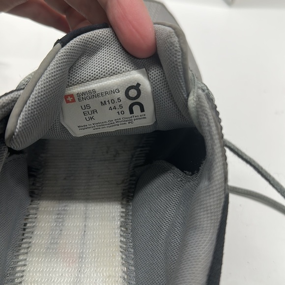 ON Running On Clouds Sneakers Shoes Running Gray Black Men's Size 10.5 - Picture 8 of 12